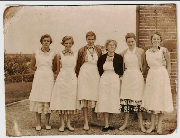 De-dames-van-de-bediening-op-het-feest