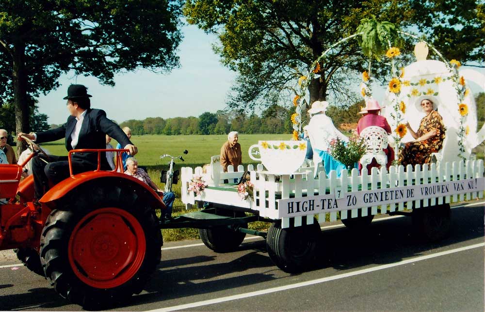 Vrouwen-van-Nu-optocht-2010-