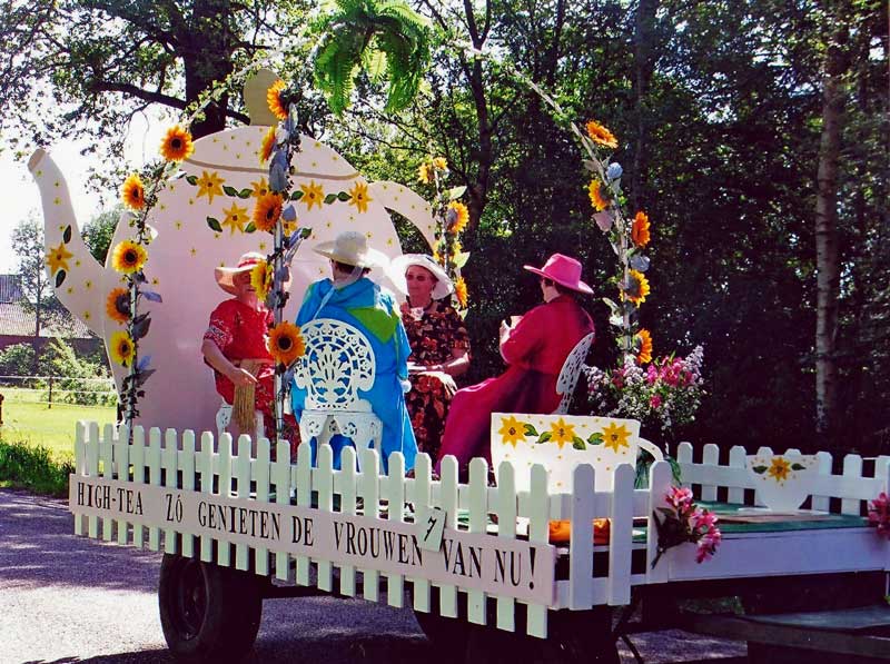 Vrouwen-van-Nu-optocht-2010-